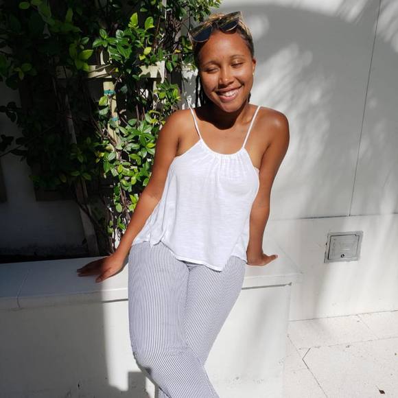 Meet your Posher, Gabrielle - Picture 1 of 1